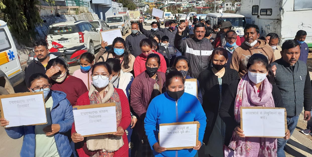 Protest by NHM Staff in Pithauragarh