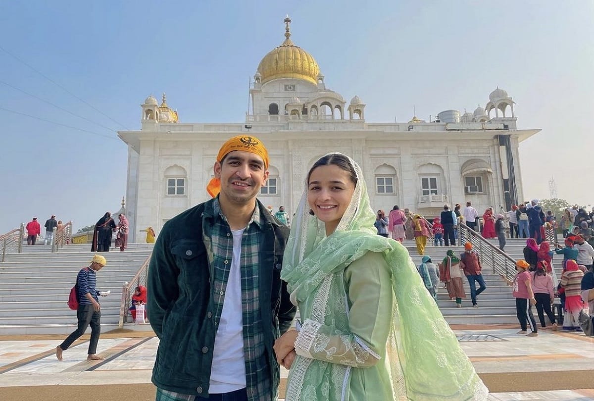 AliaBhatt and AyanMukerji visit Gurudwara Bangla Sahib in Delhi