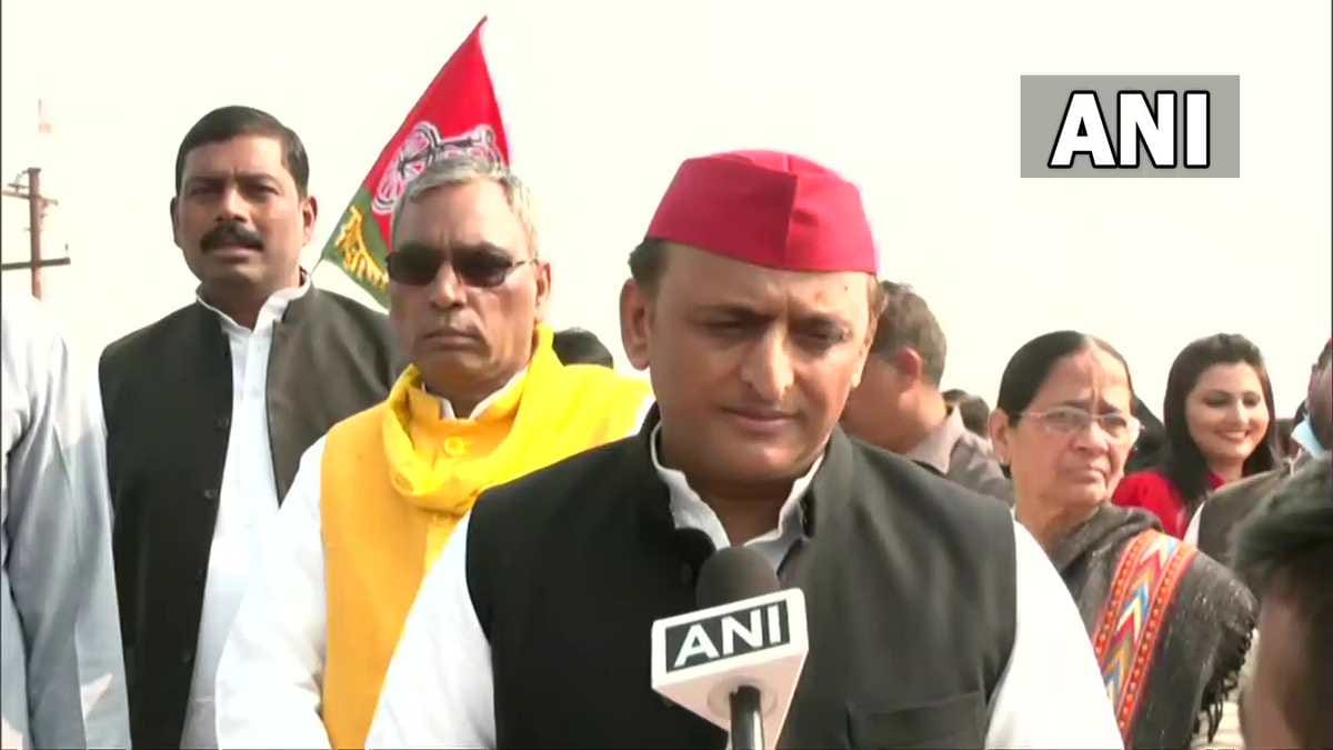 UP Election 2022: samajwadi party Akhilesh Yadav vijay rath yatra supporters and crowd gathered in jaunpur