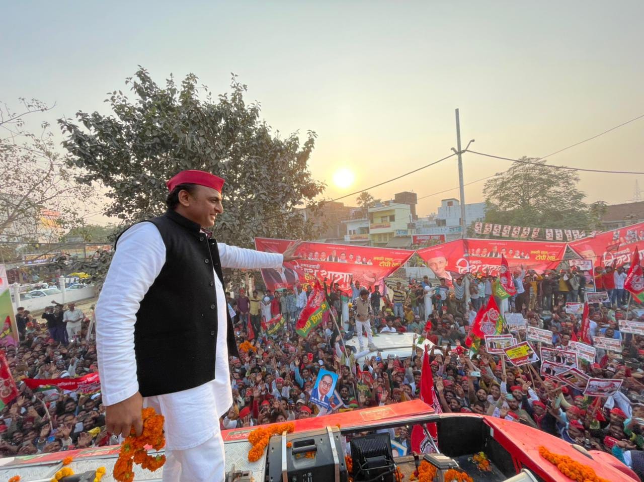 up election 2022 Akhilesh Yadav visit jaunpur  said  government is flouting  constitution petro companies benefited 600 times  in three months