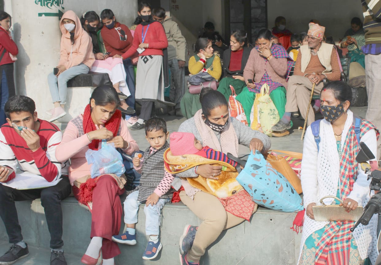 Peace meal workers on strike, passenger bay 'bus'
