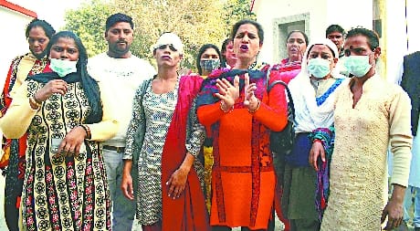 Hijras clashed with each other for asking for Neg, two injured