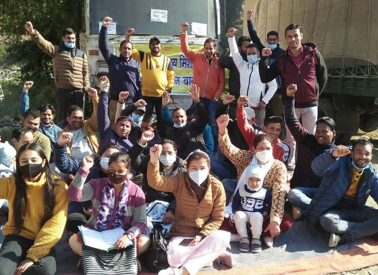 Protest by NHM Staff Union in Bageshwar