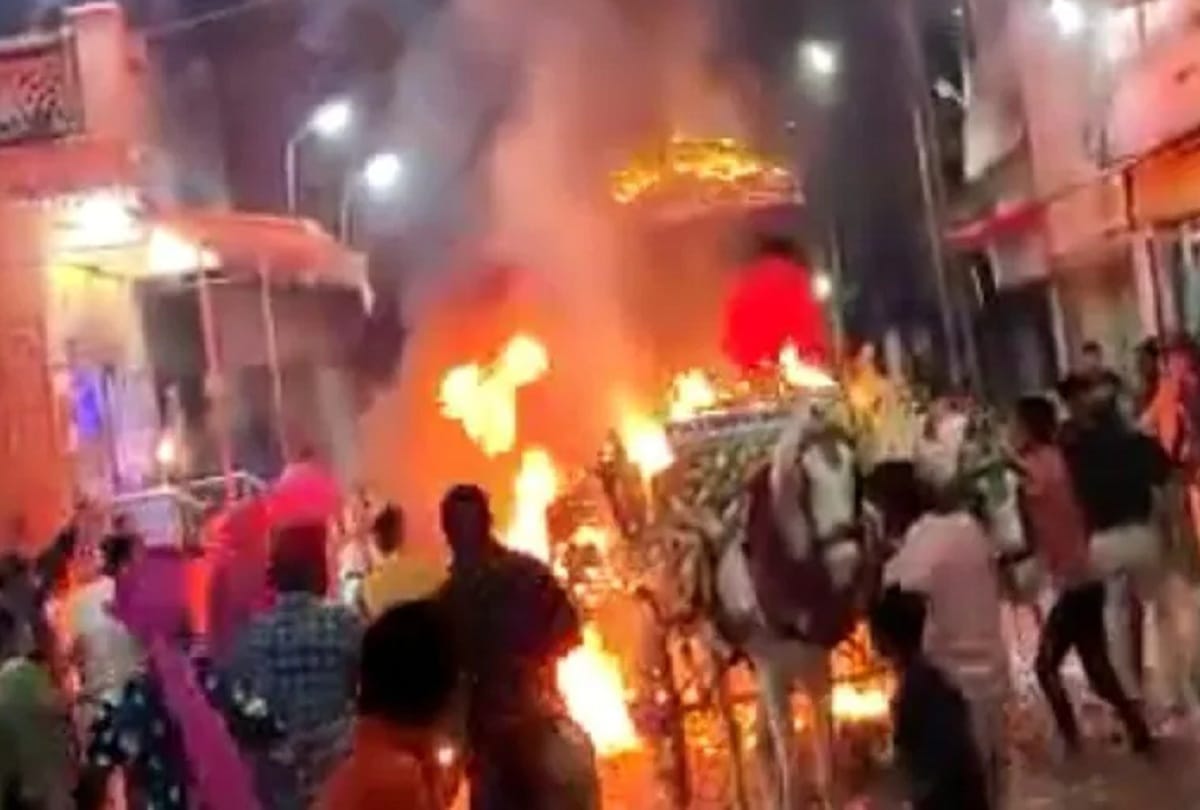 horse carriage caught fire during wedding procession and groom narrowly saved in gujarat