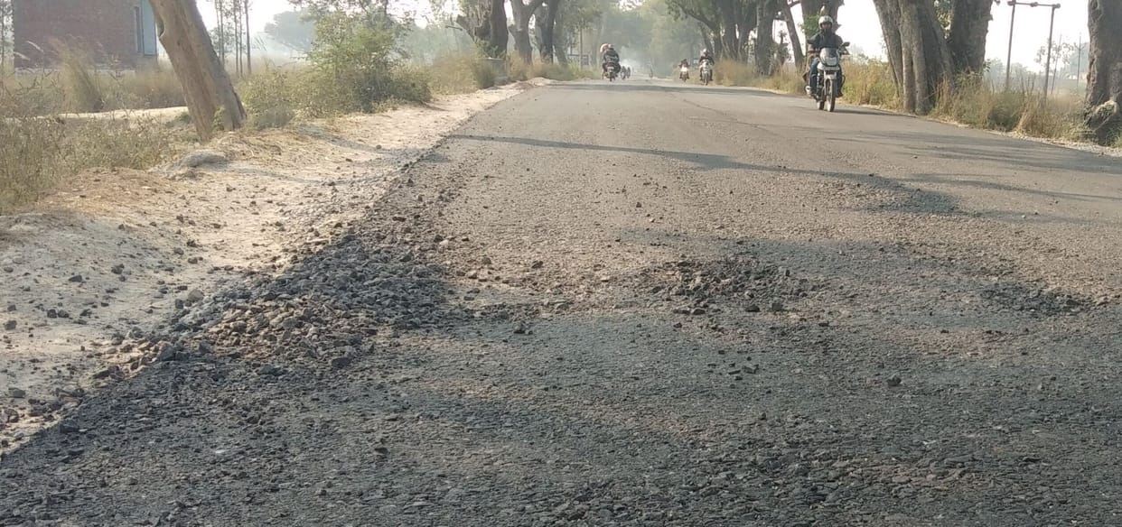 fathepur news,13 crore road started crumbling as soon as it was built