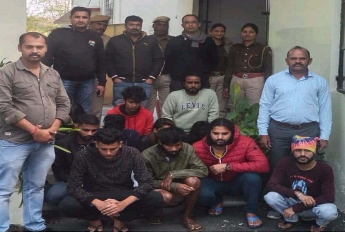 Fake Call Center: 11 arrested including 3 girls while intimidating American and other foreign nationals