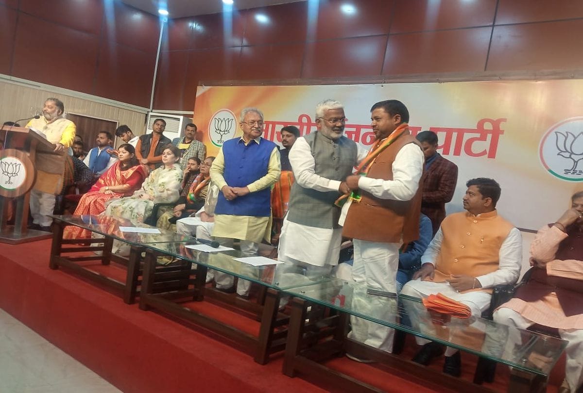 Former Bsp Mla Bhagwan Singh Kushwaha Joins Bjp Before Up Assembly Elections
