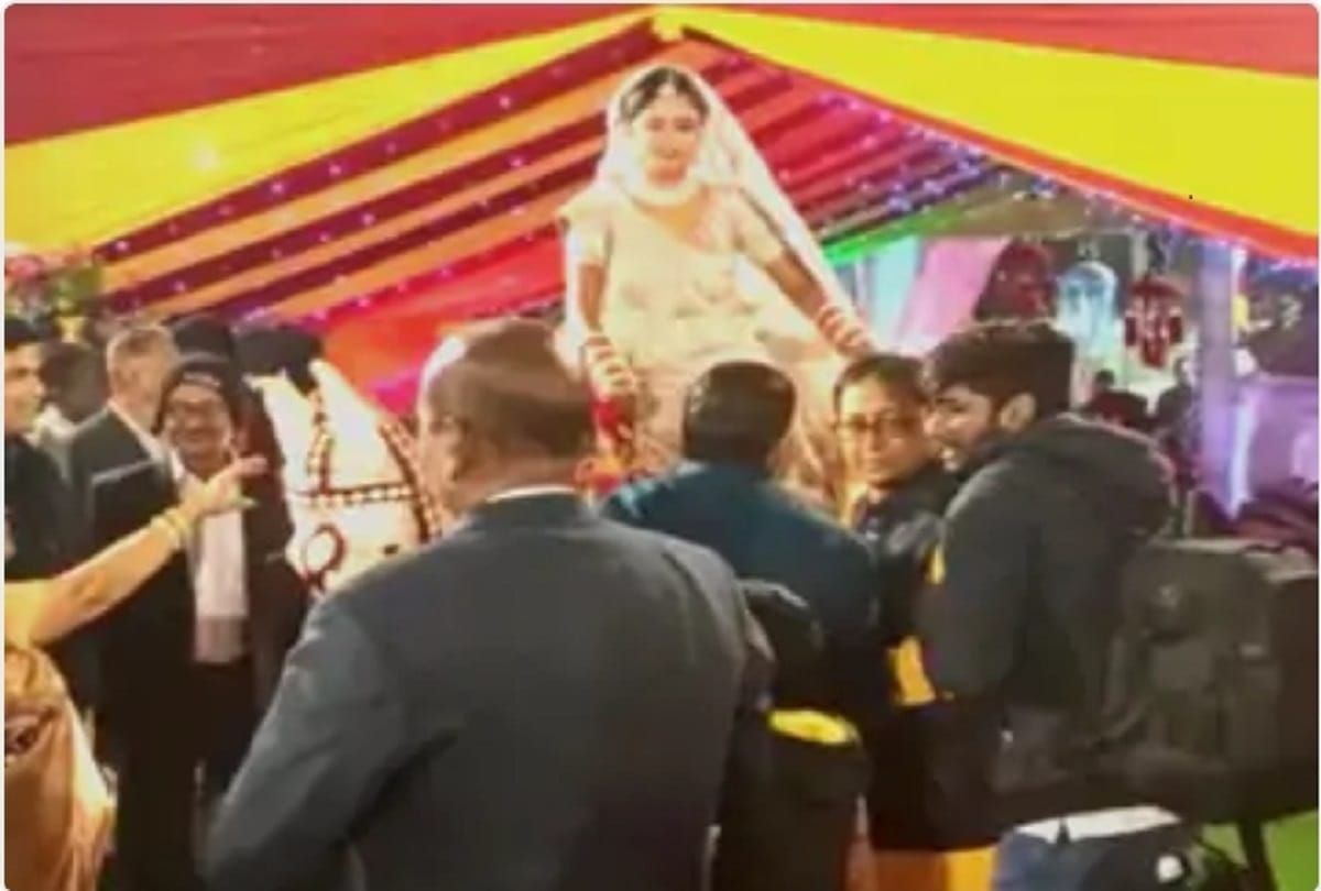 Bihar: Air hostess reached the groom's house with the procession, people were stunned to see the bride riding a mare in Gaya, danced fiercely