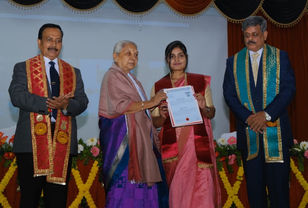 Governor Anandiben Patel presiding over 40th convocation of DDU Gorakhpur University convocation