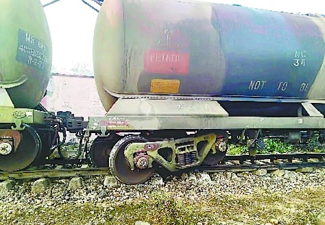 Two wagons filled with oil again derailed in Amla, third incident in a week