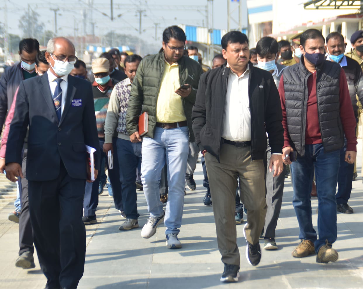 ADRM expressed displeasure on seeing the building dirty at the junction