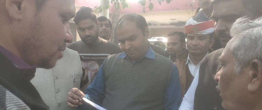 Hathras: Protest demanding action against Lekhpal