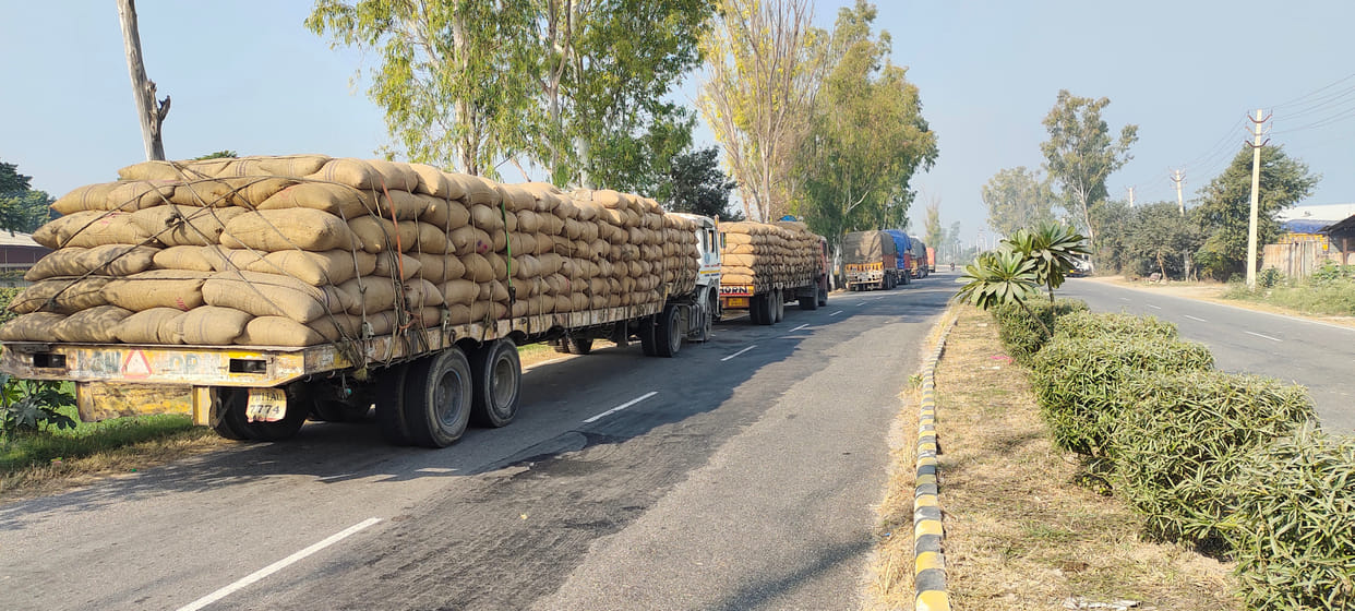 Narrow roads with overloaded trucks parked on the road, danger of accidents