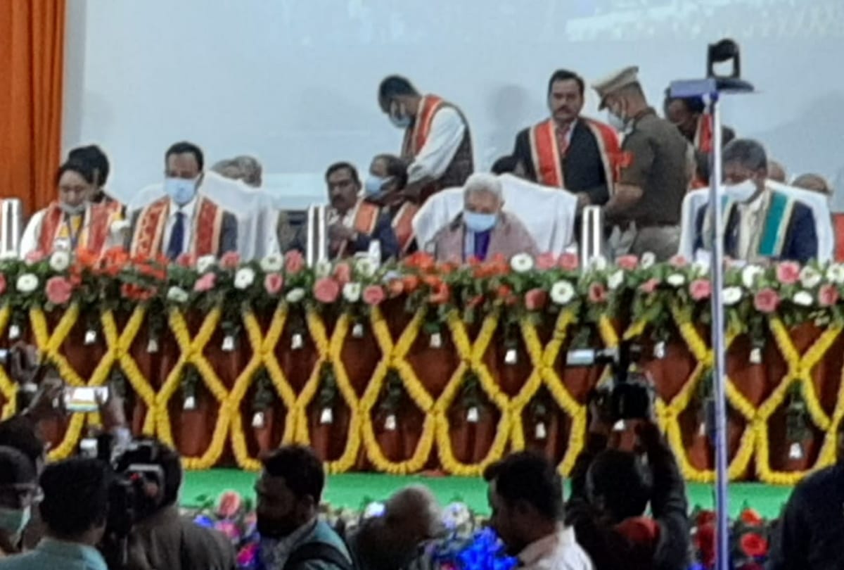 Gorakhpur University convocation Vice Chancellor said efforts on make university self-reliant