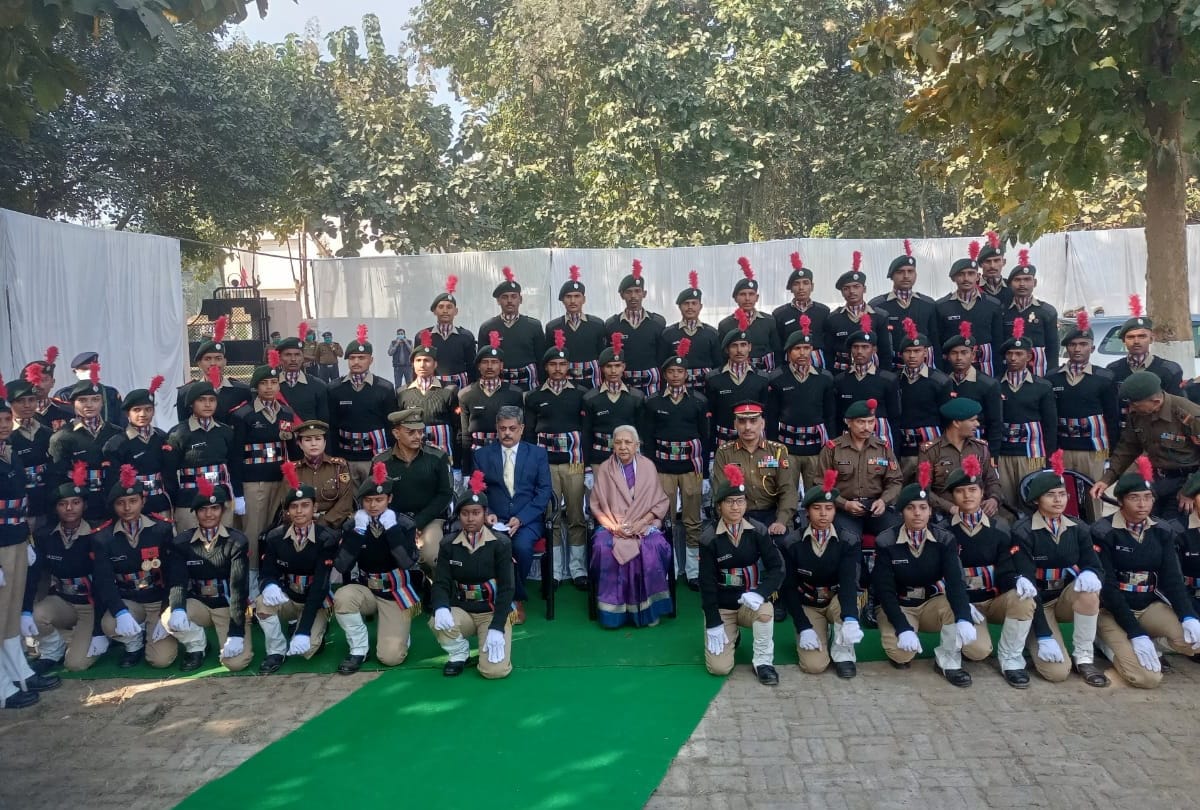 Governor Anandiben Patel welcomed with guard of honor at Gorakhpur University Convocation