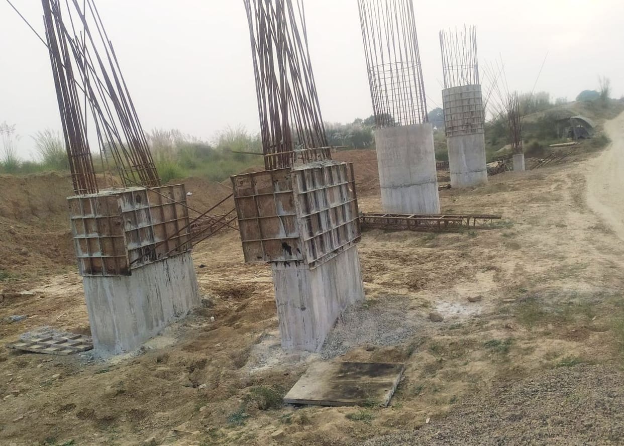 fathepur news,The contractor could not build even two pillars of the bridge in two years