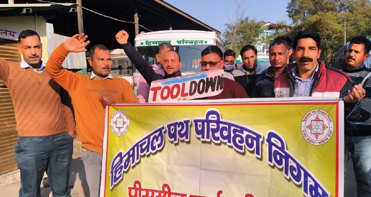 Technical workers involved in the strike of Peace Meal Workers