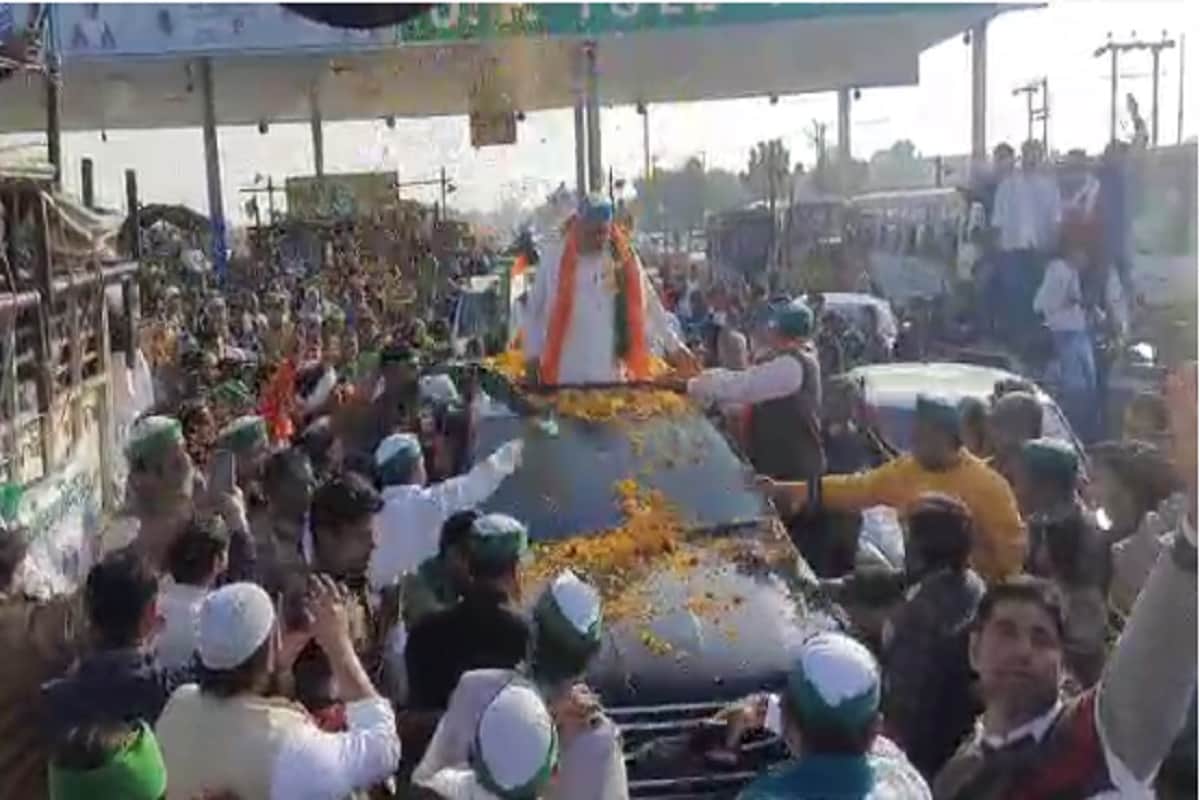 Muzaffarnagar News: The family got emotional when Chaudhary Rakesh Tikait reached his house after 383 days and see photos