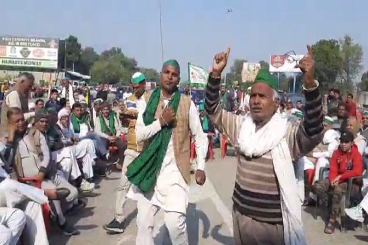 Meerut News: Rakesh Tikait has been welcomed everywhere on the Delhi-Meerut highway and the farmers dance in joy and see photos