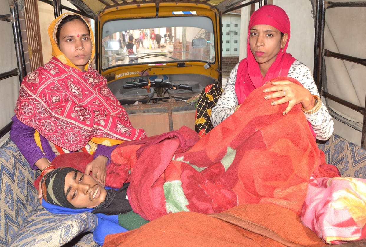 The only brother of five sisters caught the bed for a year in the helplessness of bedsore disease, need help