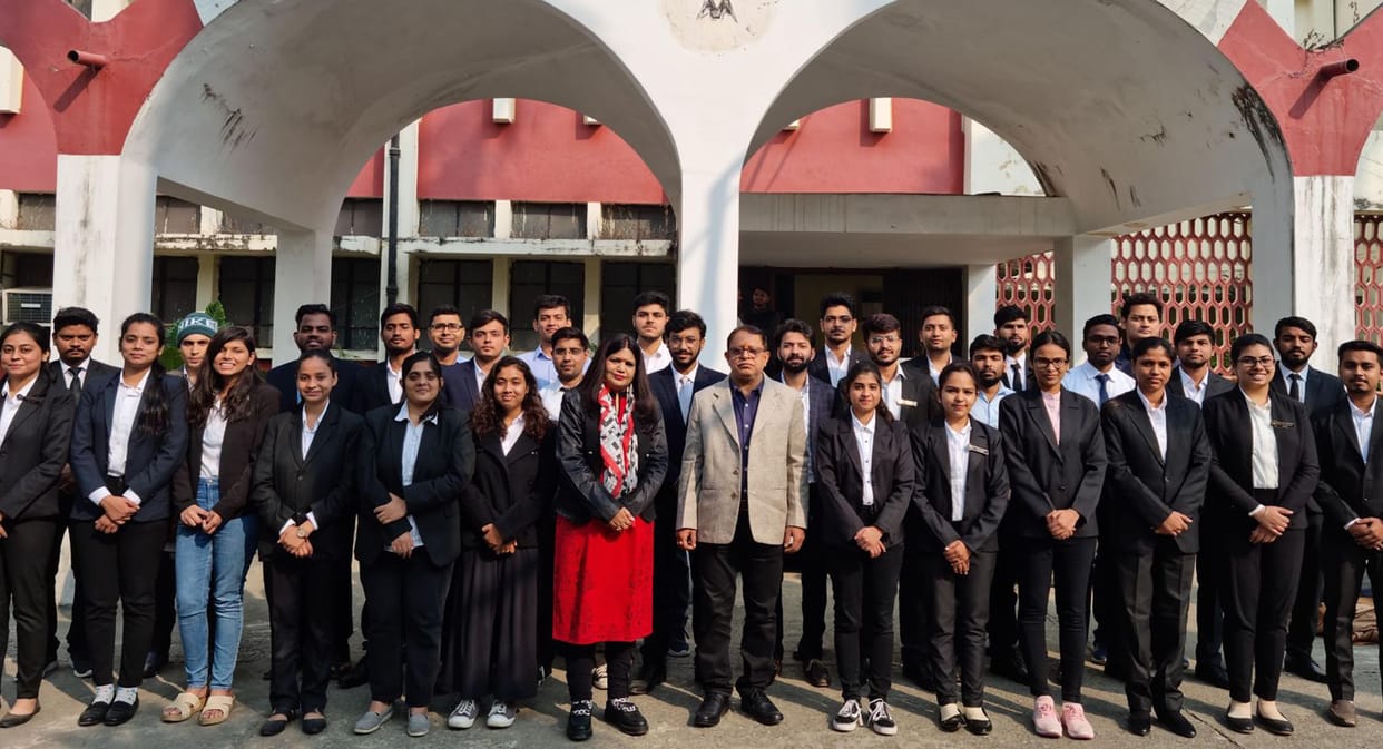 AU: 34 students selected for the post of deputy manager, annual package of Rs 7.94 lakh to each student