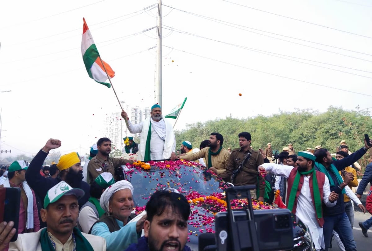 Farmers evacuated Ghazipur border protest site know what Rakesh Tikait said before returning home