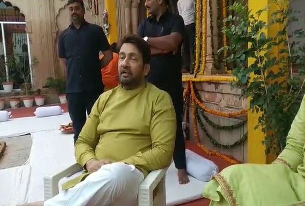 Famous Bollywood Actor Shekhar Suman Reached Vrindavan Pray In Banke Bihari Mandir