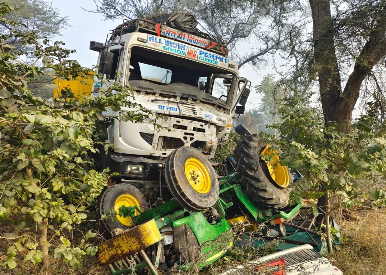 Trala collides with tractor-trolley, two killed, one injured