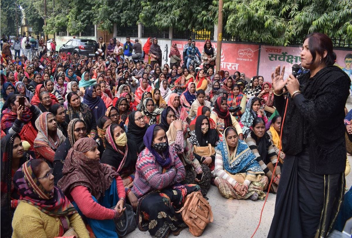 Anganwadi workers protest in Mainpuri