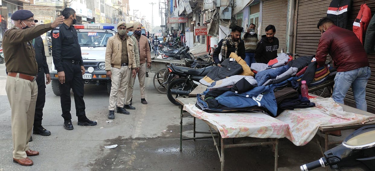 Strictly: Lifted two carts by crane, four wheeled locks, 8 immediately filled challan