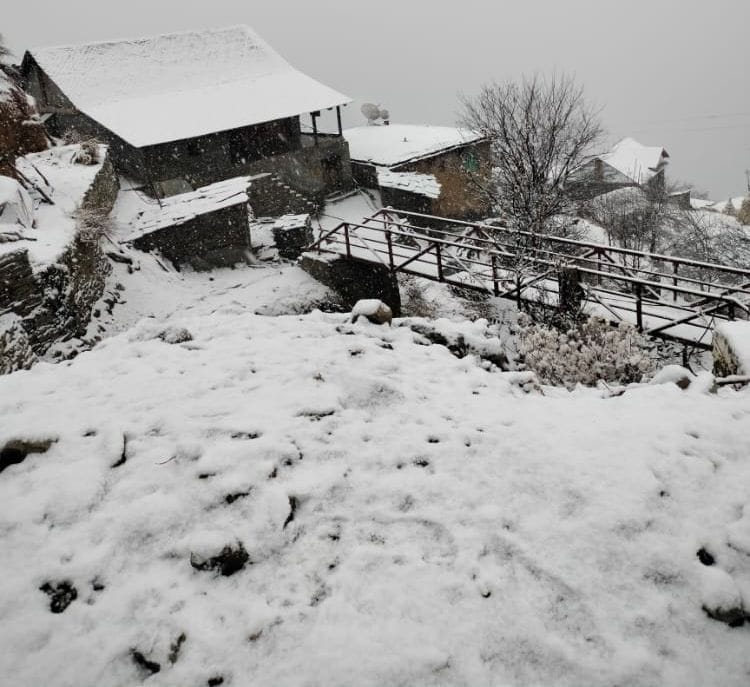 Pangi-Bharmaur peaks covered with snow