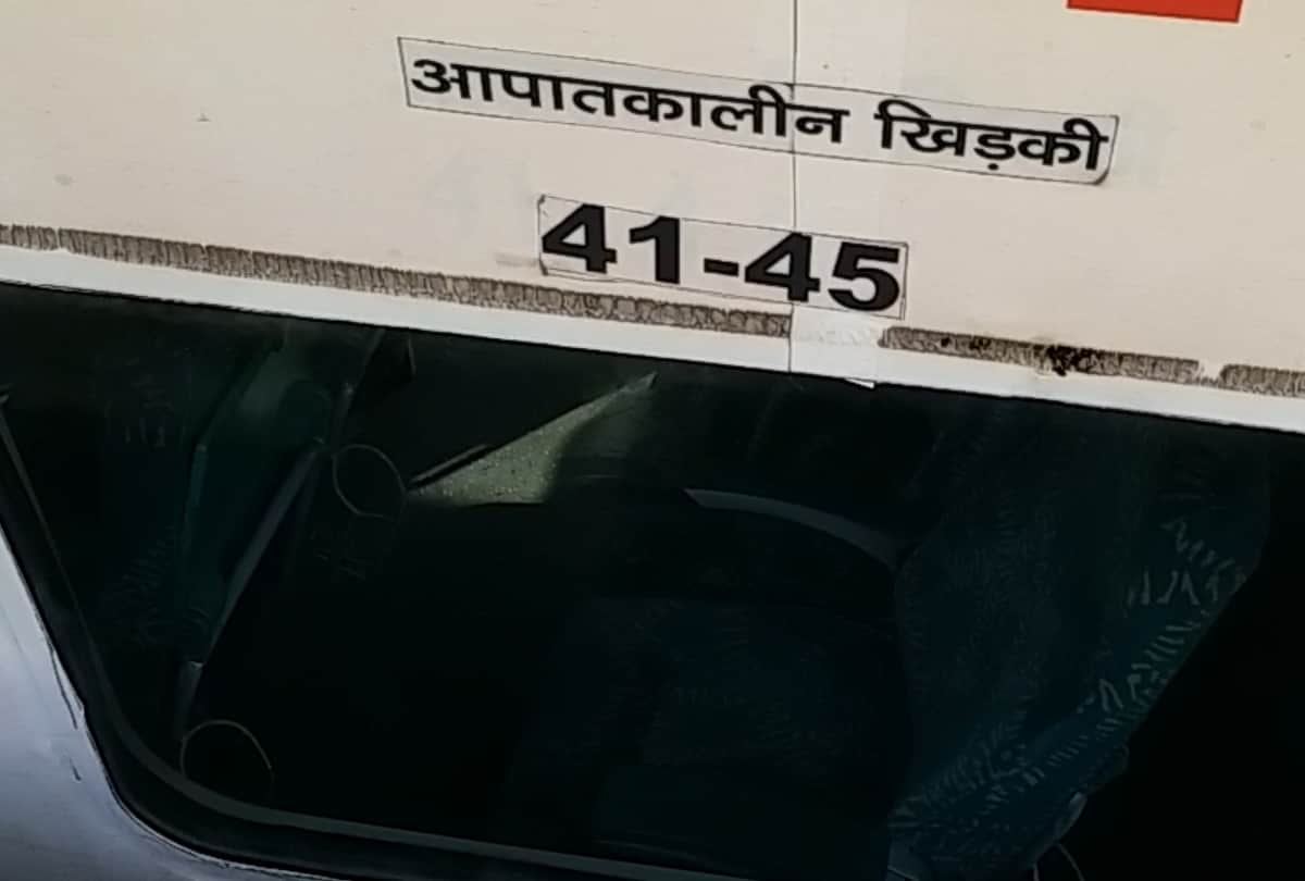 Doubलापरवाही: तेजस एक्सप्रेस के पटरी पर आते ही डिरेल हो गई डबल डेकर एक्सप्रेस, ढाई साल से बेकार खड़ी है ट्रनेle decker train not running properly.