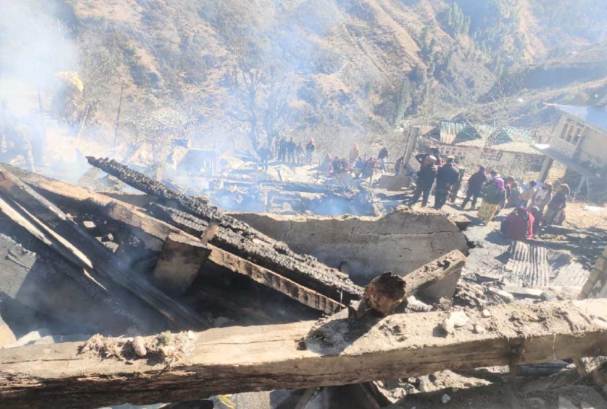 Fire Chirgaon: Two houses burnt to ashes, one elderly scorched, nine cattle burnt alive