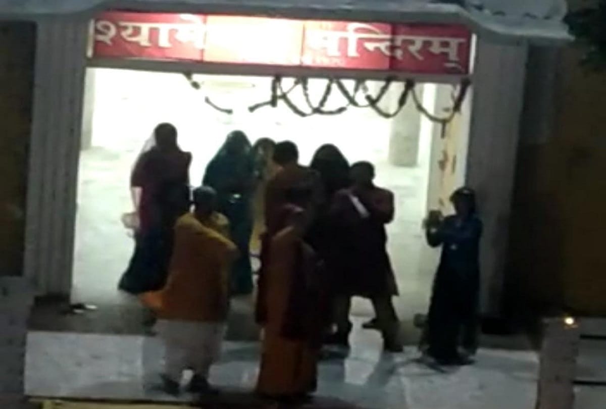 Gorakhpur: Video of woman doing joyful firing goes viral on social media, police is investigating