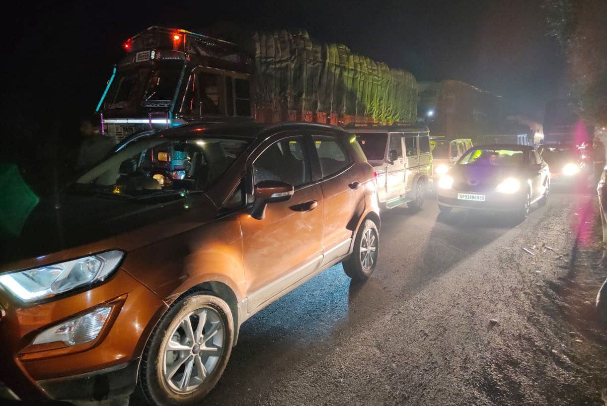 Kanpur-Jhansi highway was jammed for three hours, drivers passed slowly for five km