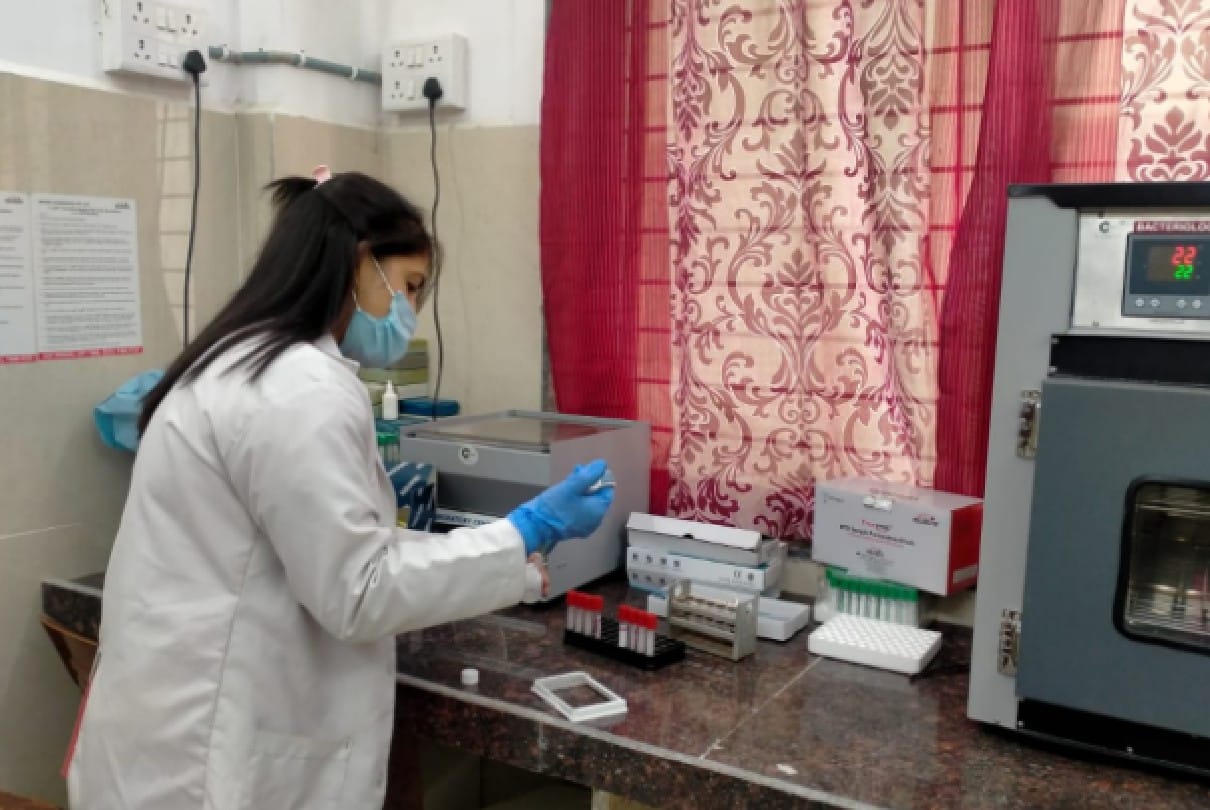 Now the test to detect TB by blood test started in the district hospital of Sehore, took 4 samples on the first day