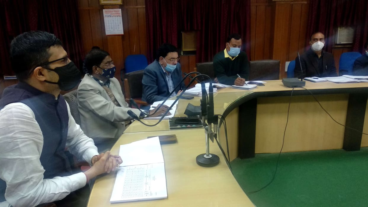 Divisional commissioner reprimanded for revenue collection less than the target