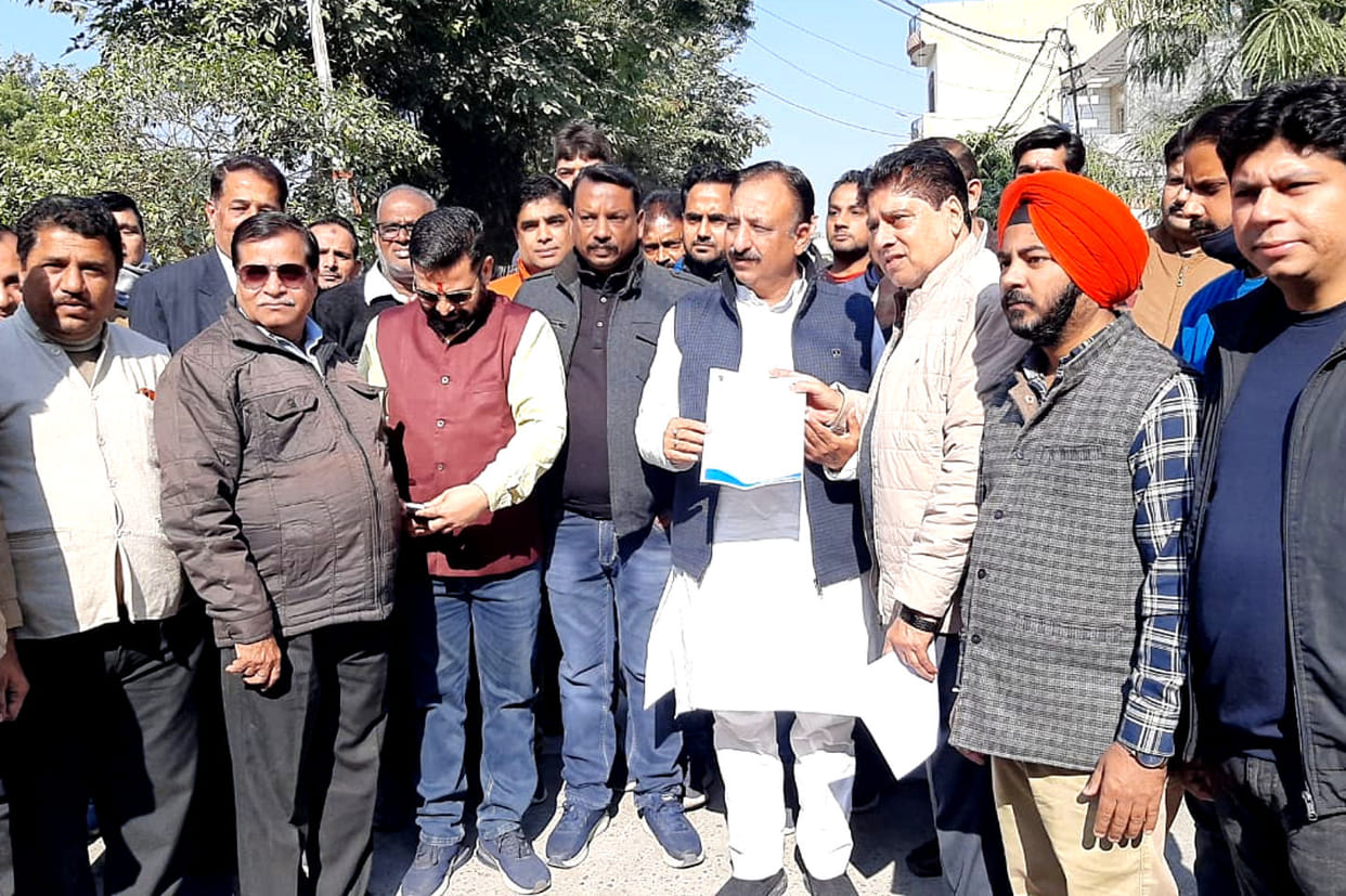 Traders demanded to abolish market fee, submitted memorandum