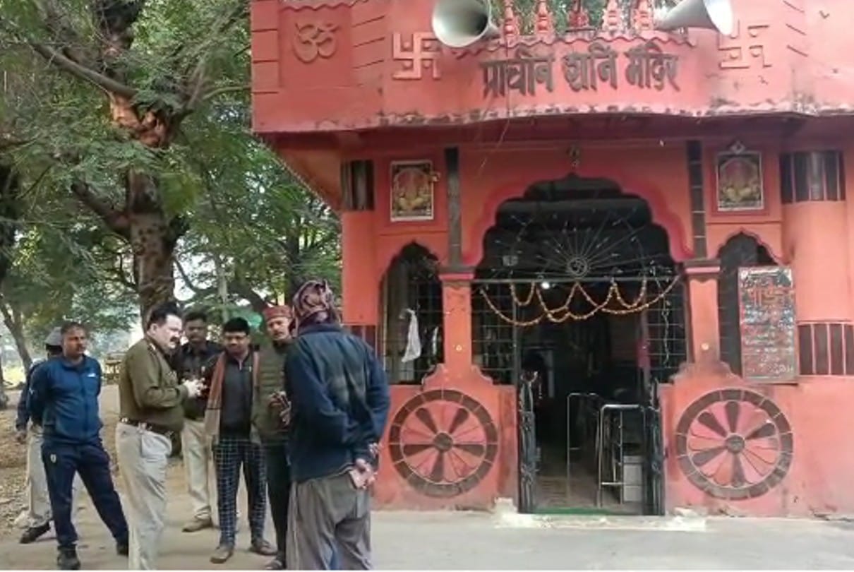 Shajapur: Miscreants stole donation box from Shani temple, fear of stealing more than one lakh rupees