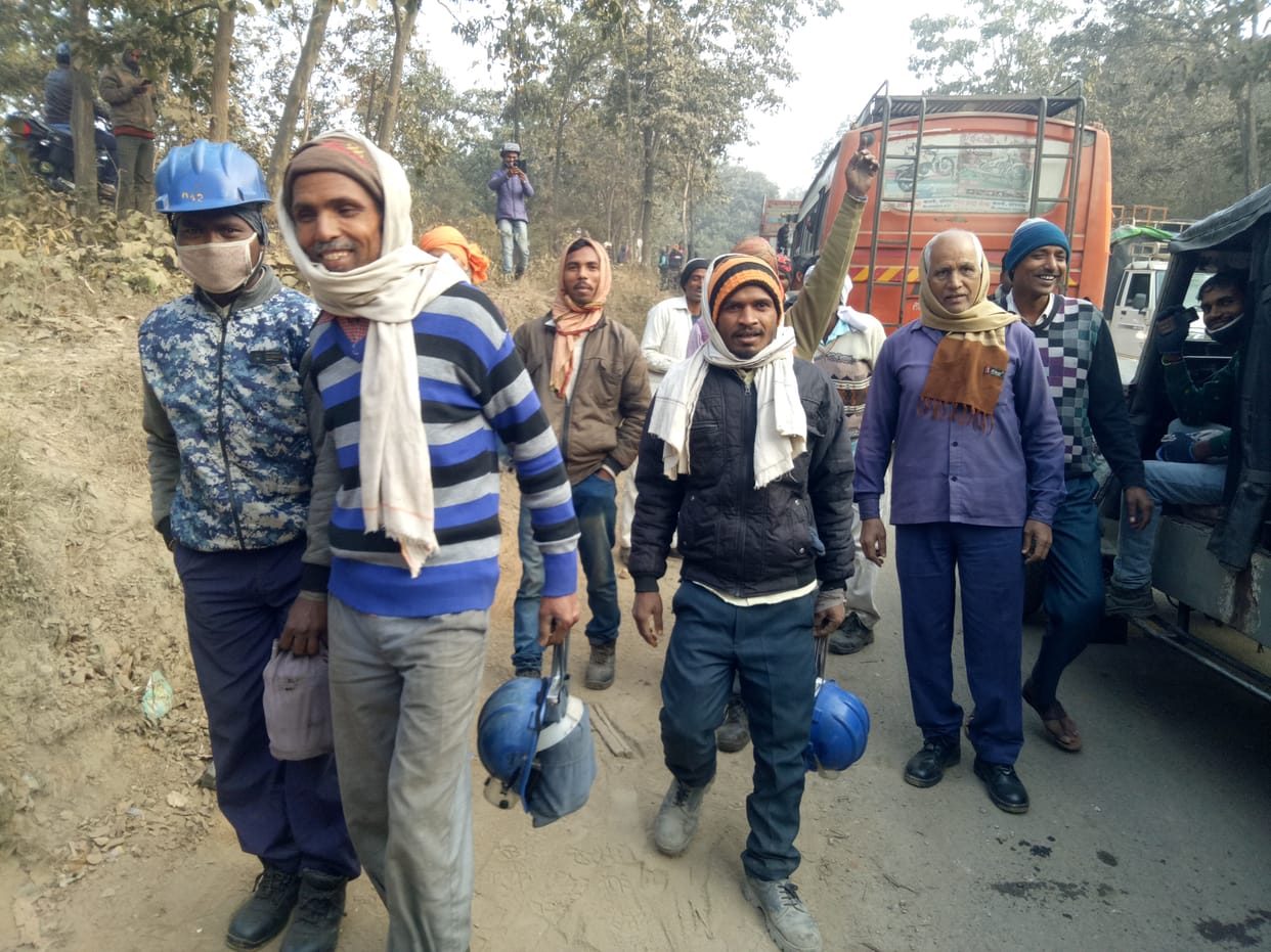 Workers could not go to work due to the jam, the workers demonstrated