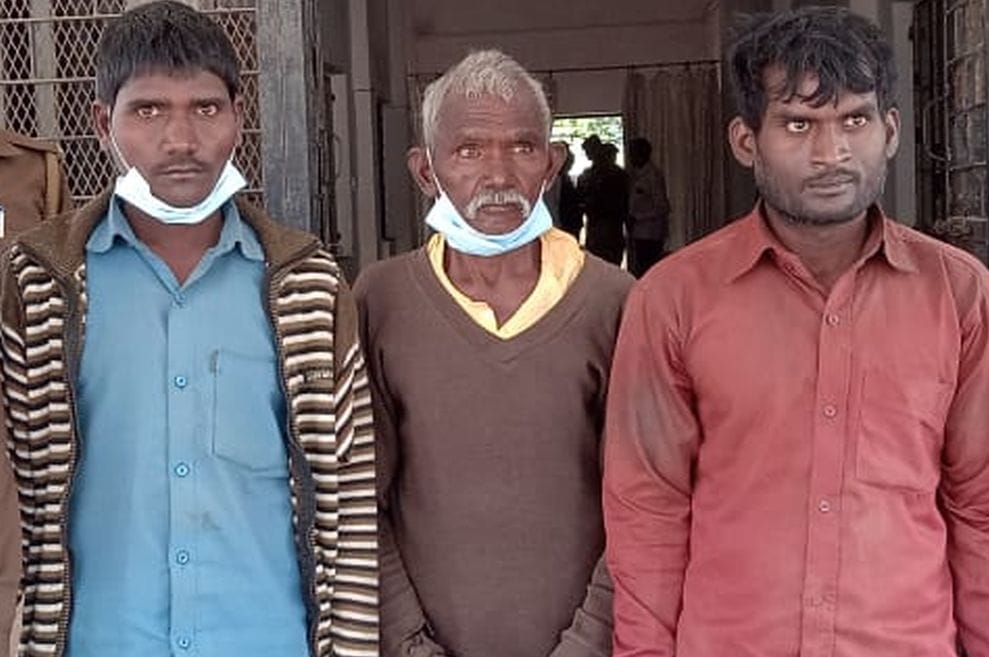 fathepur news,The son had killed the ax, the father had stabbed him while sitting on the chest.