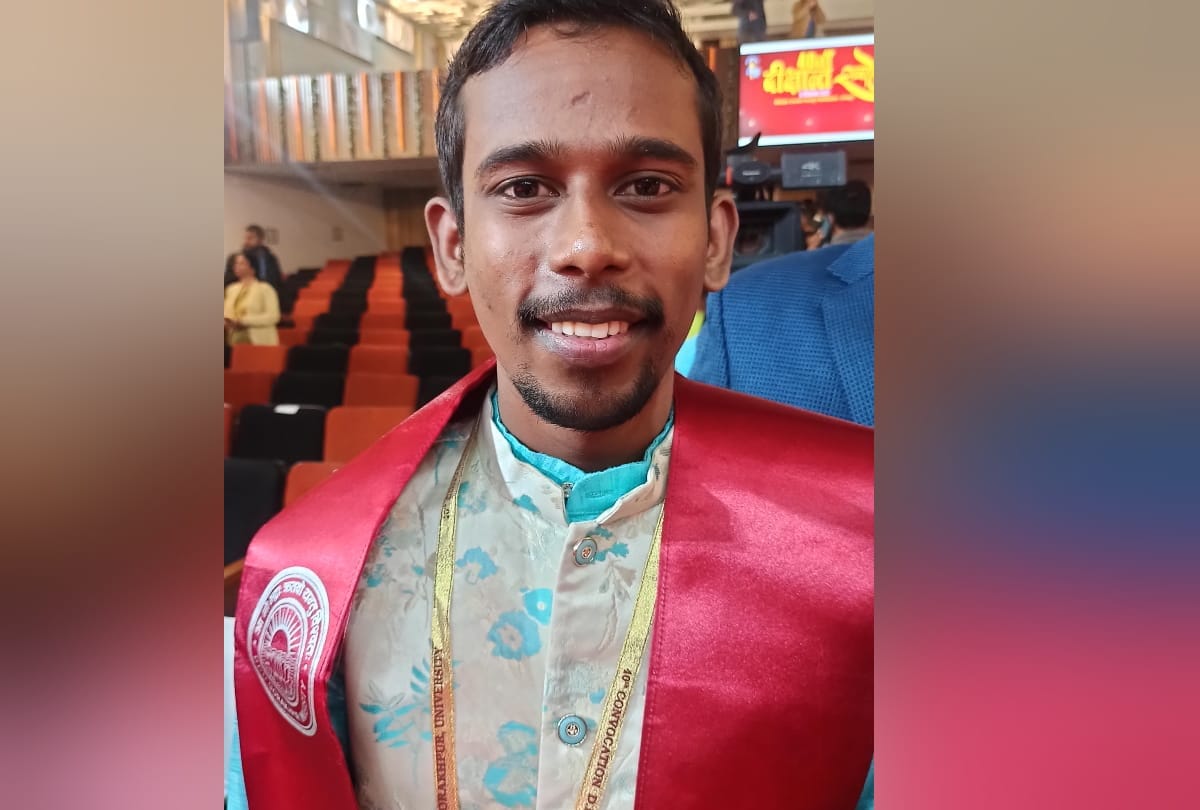 success story of hardworking student Suraj of ddu gorakhpur on getting gold medal