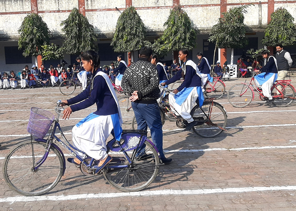 Review topper in sprint race