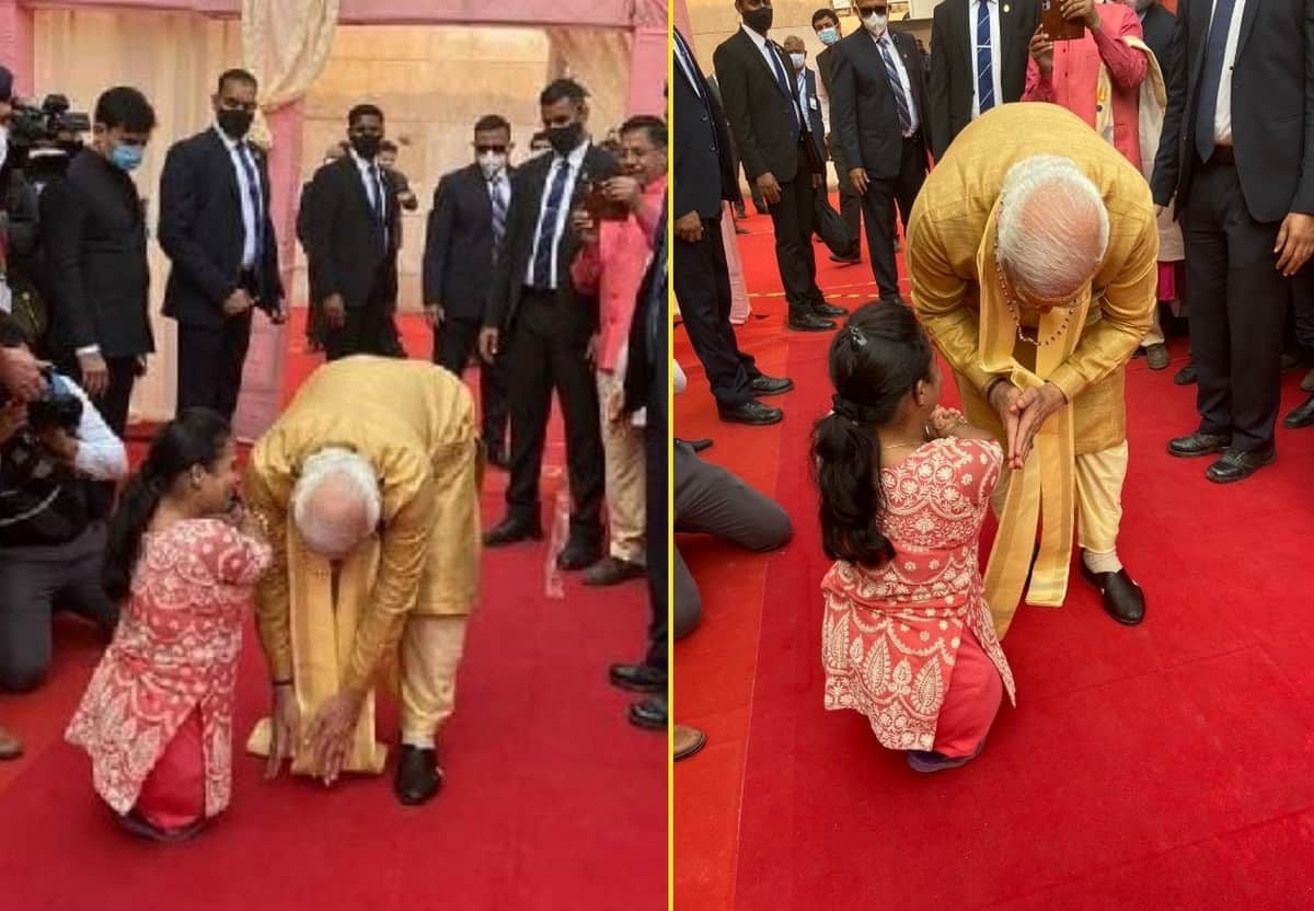 PM Modi touched feet of disabled woman in Kashi Vishwanath Dham pirtures gone viral of Unforgettable moment