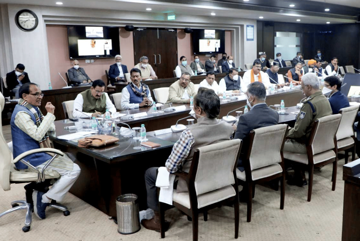 Madhya Pradesh: Shivraj called a big meeting as soon as he returned from Kashi, know what were the decisions in this