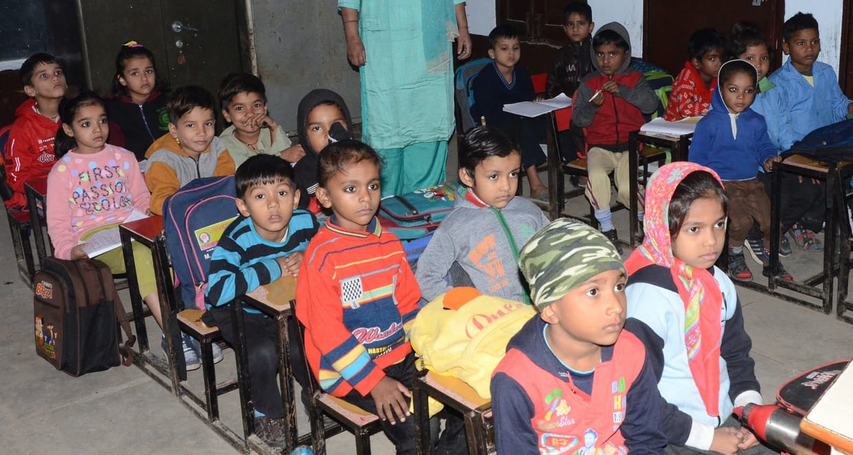 Fear of Corona, the journey of children from home to school is not easy