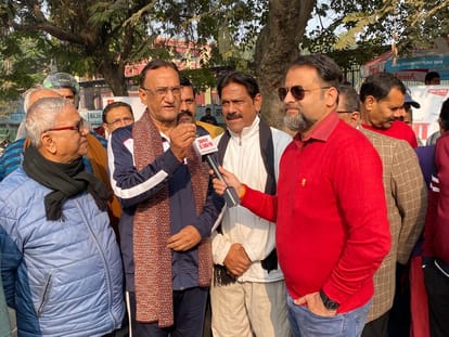 UP Assembly Election 2022 prayagraj Chai Par Chunavi Charcha Coverage News Updates In Hindi