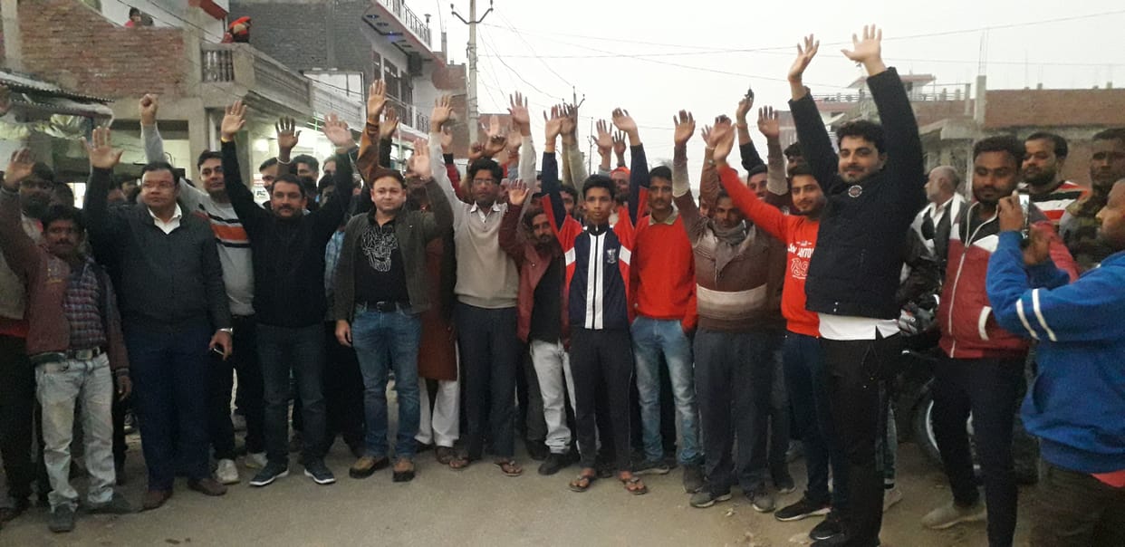 Road breaking due to overloaded dumpers in Kanpur dehat, villagers protest