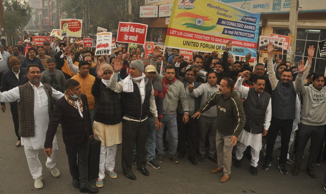 Strike: More than 500 crore transactions affected in public banks
