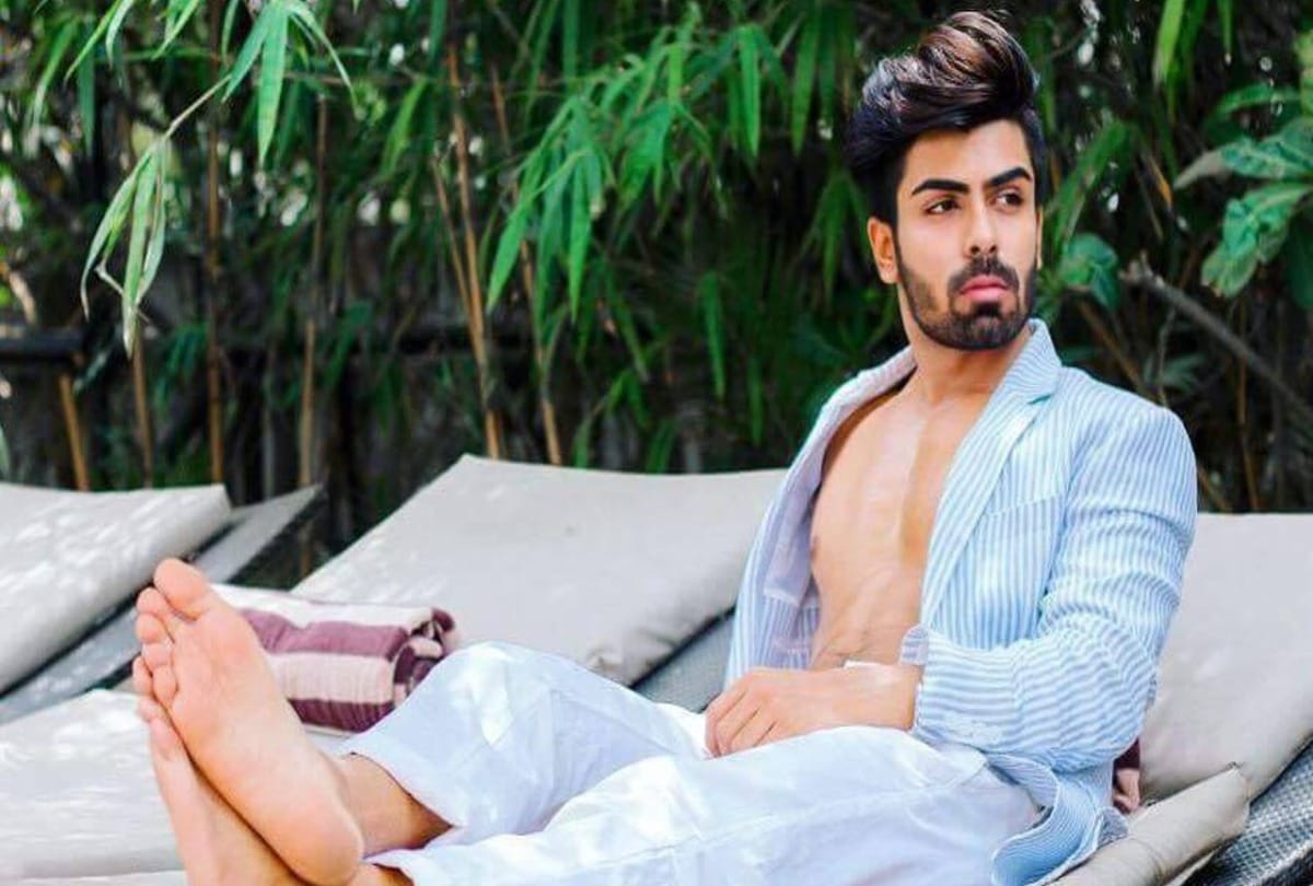 Akash Choudhary Splitsvilla 10 Fame actor Meets With Accident In Navi Mumbai see photos of Damaged Car